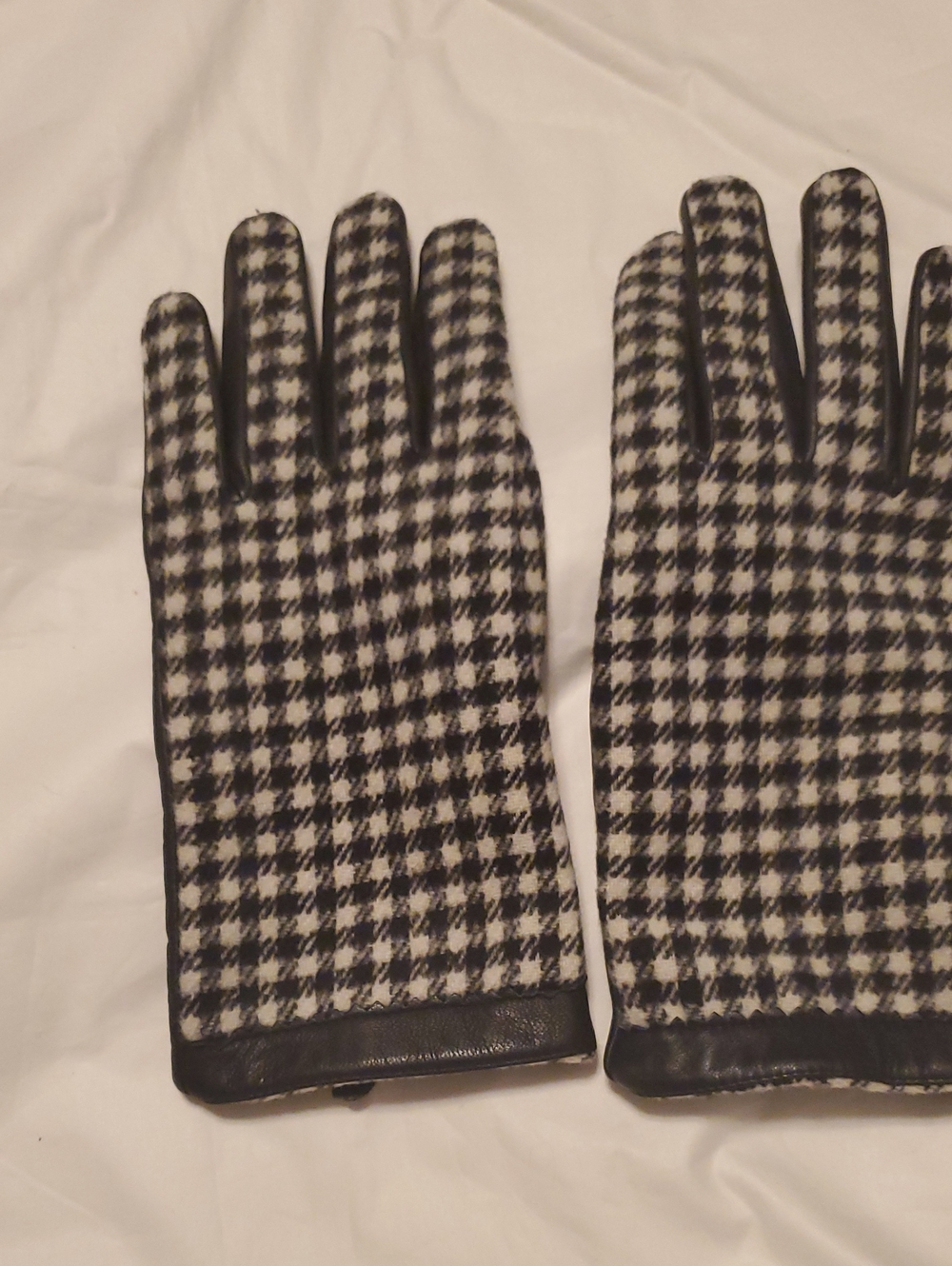 Pennington's size 10 Houndstooth Pattern Black & White Women's Gloves